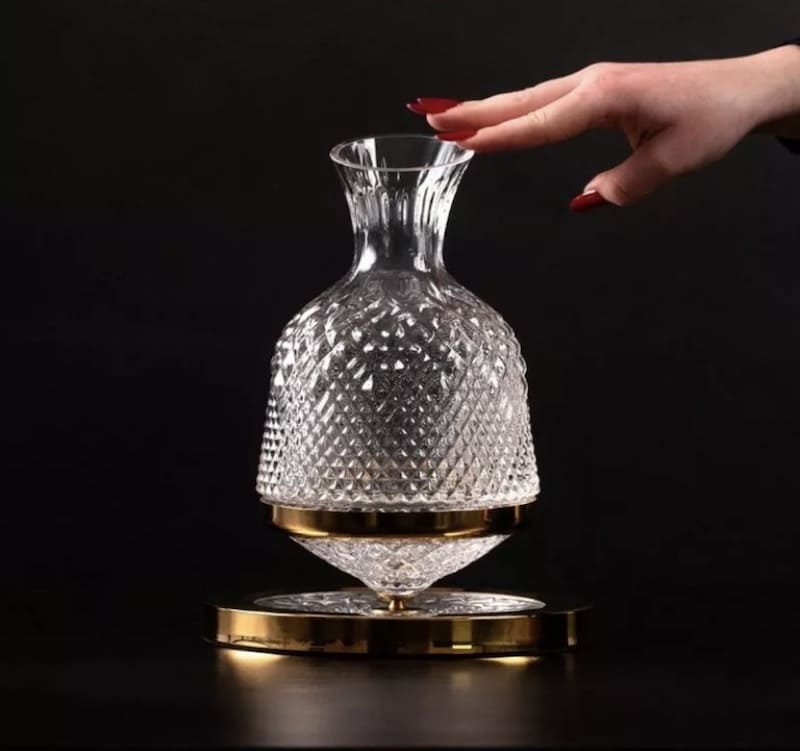 Gold / Silver wine decanter red luxury rotary carafe for wine lovers