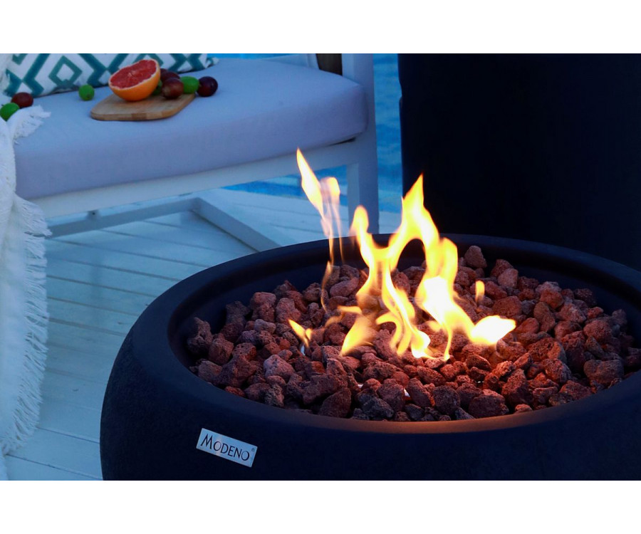 Exterior gas fireplace portable to the garden